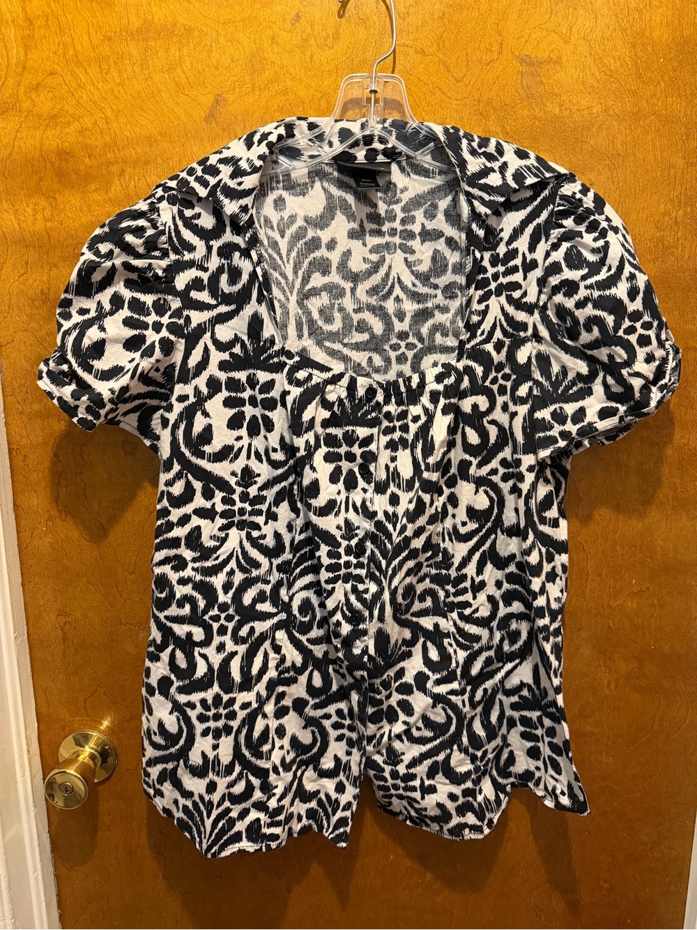 Lane Bryant short sleeve black & white abstract print button down blouse 22/24